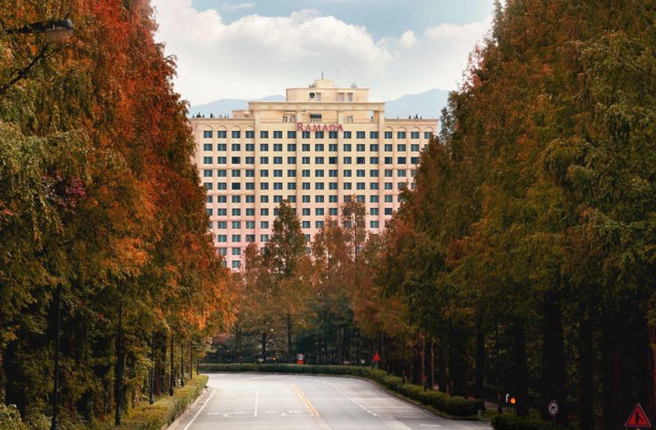 Ramada By Wyndham Yongin Hotel Buitenkant foto