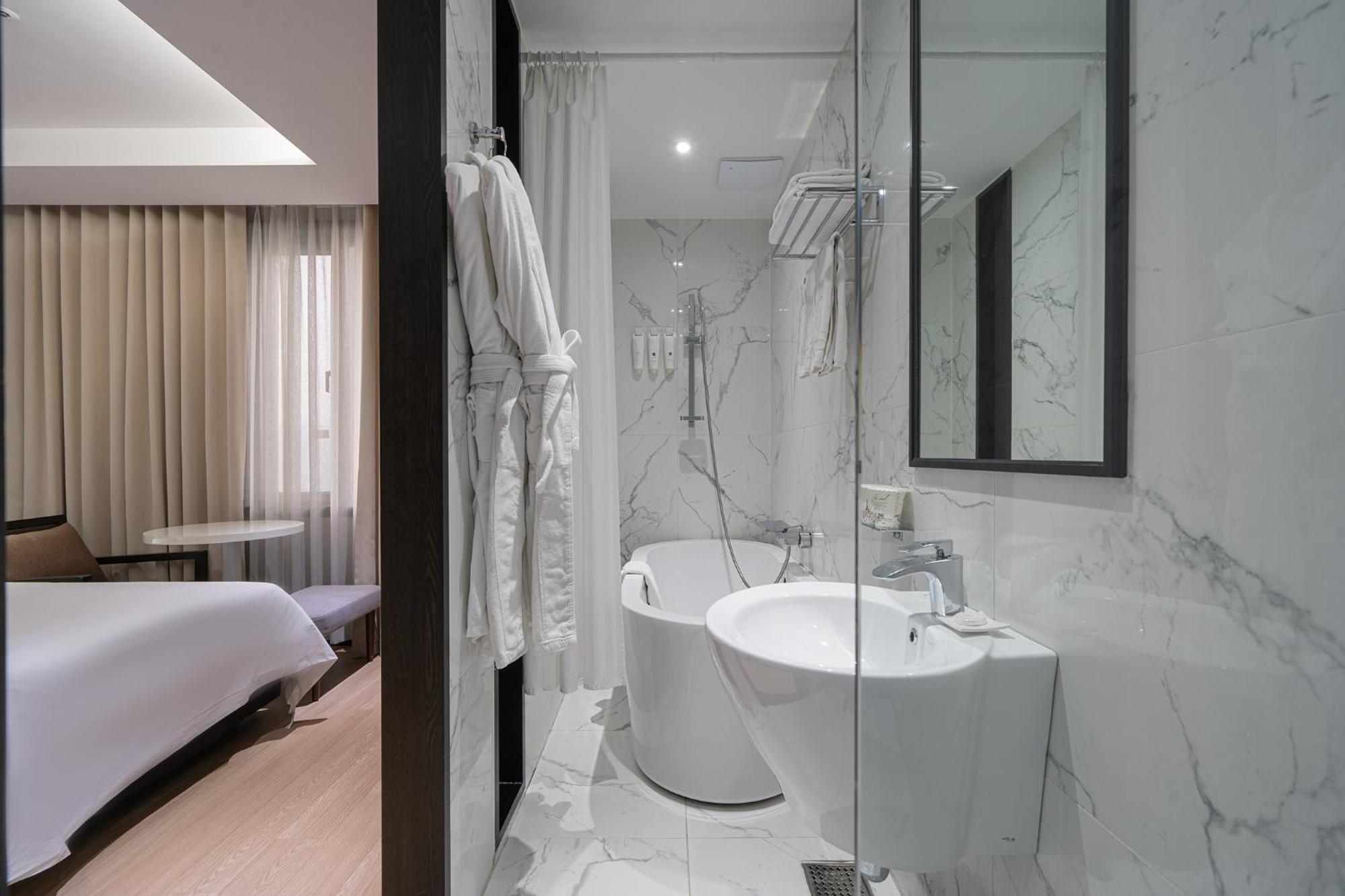 Ramada By Wyndham Yongin Hotel Buitenkant foto