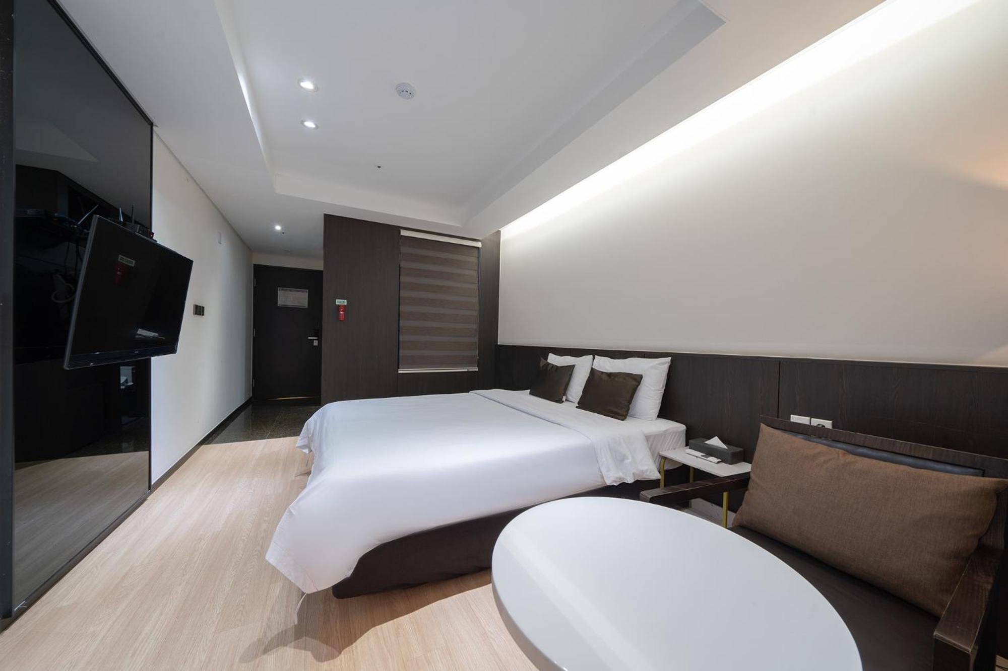 Ramada By Wyndham Yongin Hotel Buitenkant foto