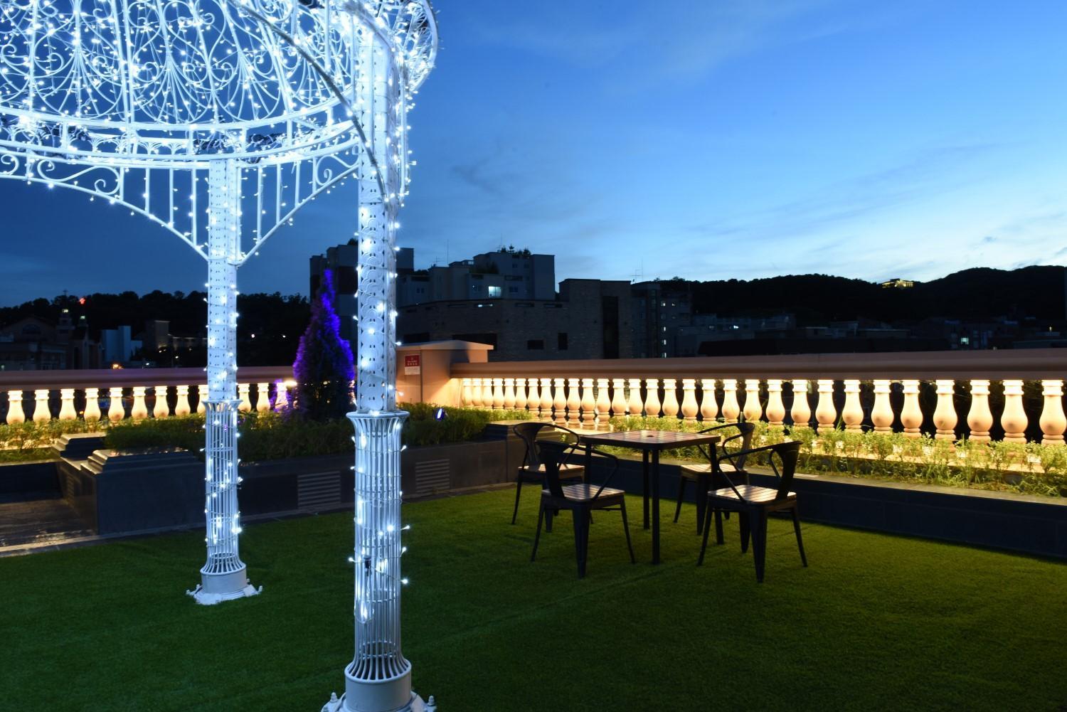 Ramada By Wyndham Yongin Hotel Buitenkant foto