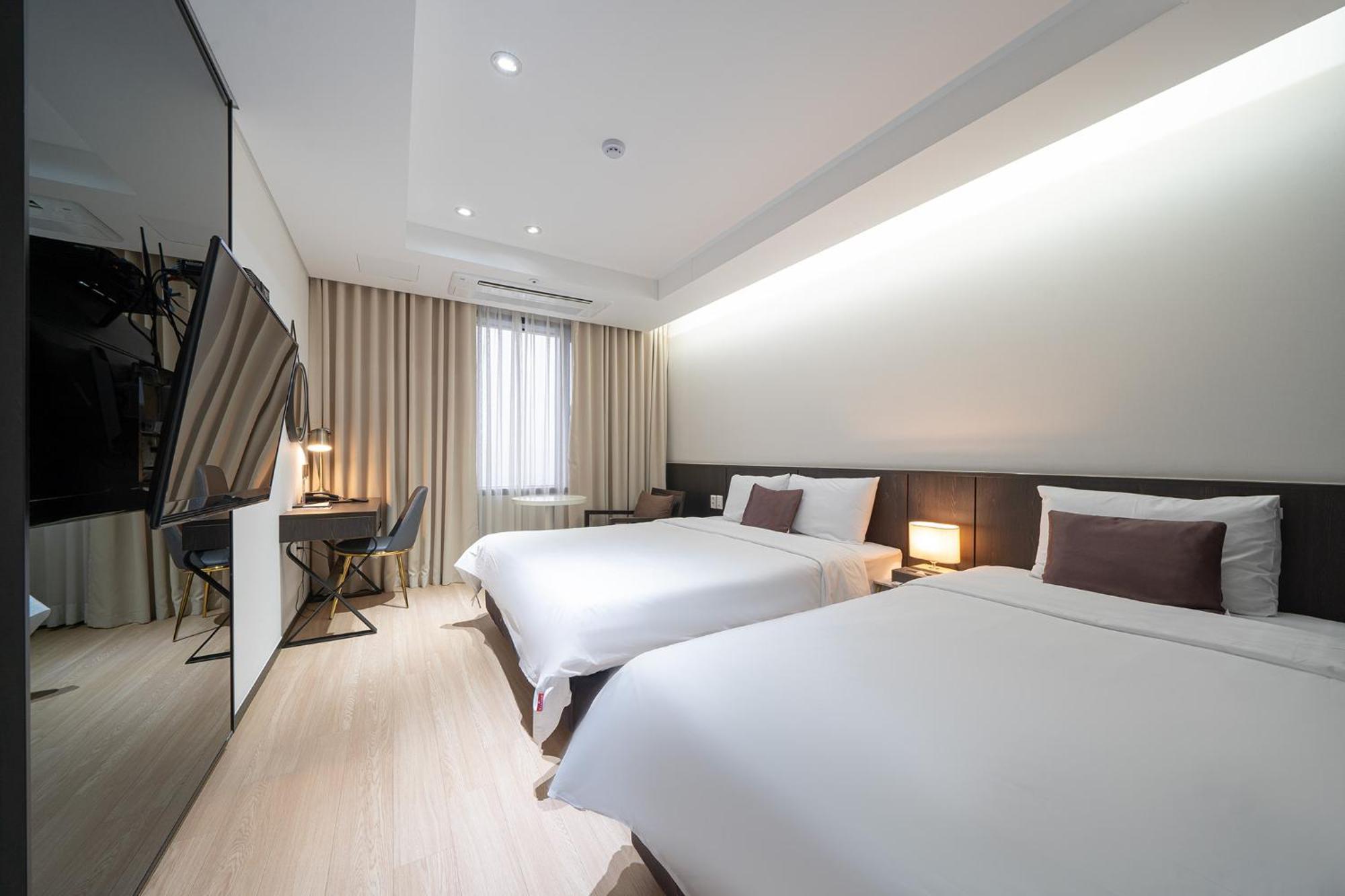 Ramada By Wyndham Yongin Hotel Buitenkant foto